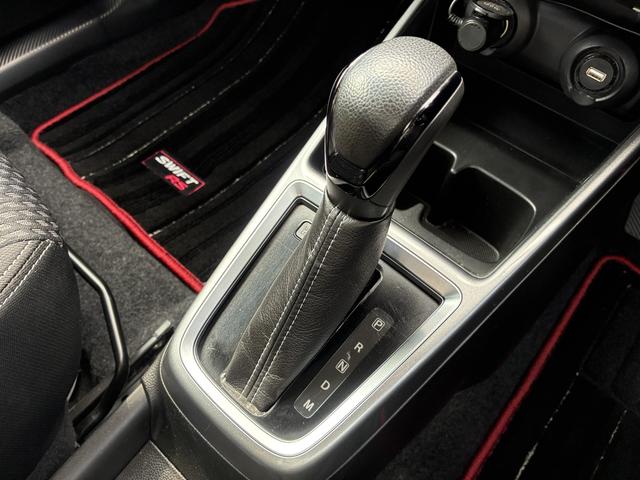 スイフト ハイブリッドＲＳ　デュアルセンサーブレーキサポート　マイルドハイブリッド　ＣＤ／ＤＶＤ　ＣＶＴ　リモコンキー　キーレススタート　オートライト　オートエアコン　オーディオスイッチ　ＡＣＣ　シートヒーター　ＥＳＰ　ＬＥＤ（6枚目）