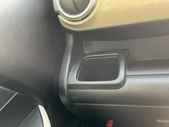 クロスビー ハイブリッドMZ 衝突被害軽減ブレーキ マイルドハイブリッド ターボ 6AT ナビ 全方位カメラ オートエアコン リモコンキー キーレススタート オートライト シートヒーター オーディオスイッチ ACC LED アルミ(33枚目)