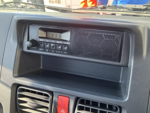 キャリイトラック KCエアコン・パワステ デュアルカメラブレーキサポート ドライブセレクト4WD アイドリングストップ 5MT AM/FMラジオ マニュアルエアコン パワステ パワーウィンドウ キーレス オートライト ヘッドライトレベライザー(5枚目)