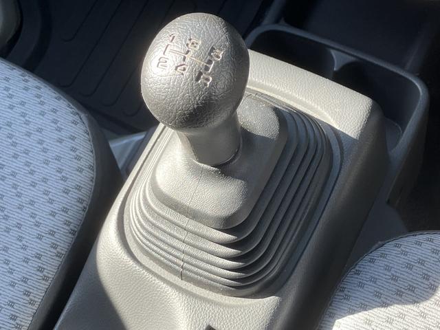 キャリイトラック KCエアコン・パワステ デュアルカメラブレーキサポート ドライブセレクト4WD アイドリングストップ 5MT AM/FMラジオ マニュアルエアコン パワステ パワーウィンドウ キーレス オートライト ヘッドライトレベライザー(6枚目)