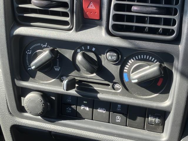 キャリイトラック KCエアコン・パワステ デュアルカメラブレーキサポート ドライブセレクト4WD アイドリングストップ 5MT AM/FMラジオ マニュアルエアコン パワステ パワーウィンドウ キーレス オートライト ヘッドライトレベライザー(7枚目)