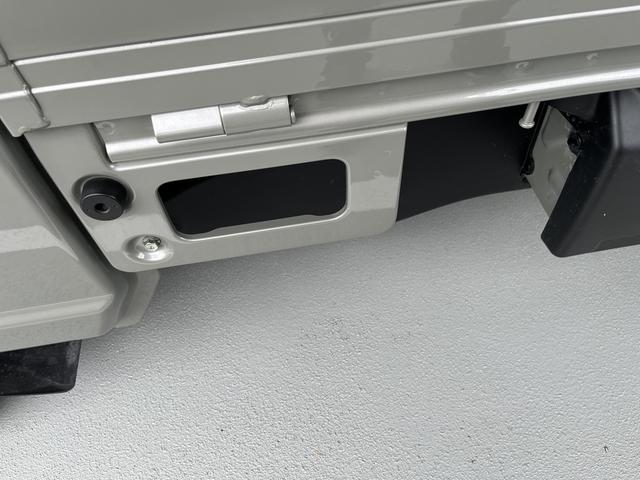 キャリイトラック KCエアコン・パワステ デュアルカメラブレーキサポート ドライブセレクト4WD アイドリングストップ 5MT AM/FMラジオ マニュアルエアコン パワステ パワーウィンドウ キーレス オートライト ヘッドライトレベライザー(12枚目)