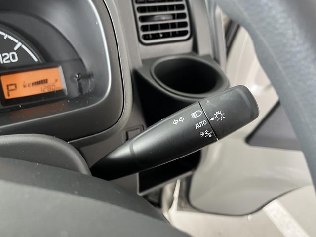 キャリイトラック KCエアコン・パワステ デュアルカメラブレーキサポート ドライブセレクト4WD アイドリングストップ 5MT AM/FMラジオ マニュアルエアコン パワステ パワーウィンドウ キーレス オートライト ヘッドライトレベライザー(16枚目)