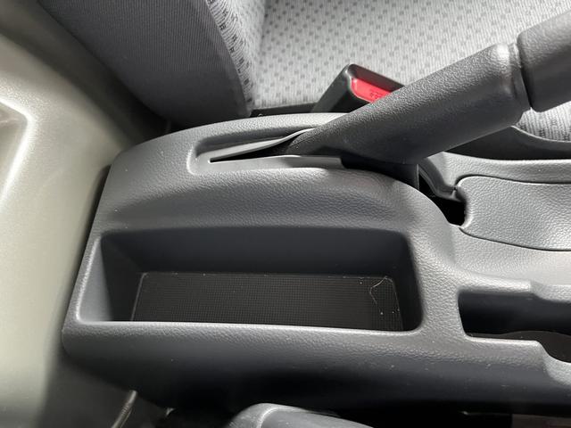 キャリイトラック KCエアコン・パワステ デュアルカメラブレーキサポート ドライブセレクト4WD アイドリングストップ 5MT AM/FMラジオ マニュアルエアコン パワステ パワーウィンドウ キーレス オートライト ヘッドライトレベライザー(30枚目)