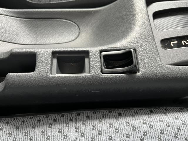 キャリイトラック KCエアコン・パワステ デュアルカメラブレーキサポート ドライブセレクト4WD アイドリングストップ 5MT AM/FMラジオ マニュアルエアコン パワステ パワーウィンドウ キーレス オートライト ヘッドライトレベライザー(31枚目)