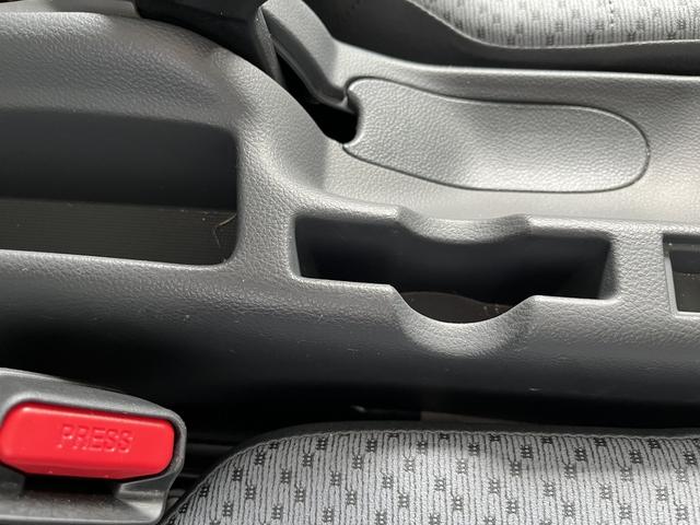 キャリイトラック KCエアコン・パワステ デュアルカメラブレーキサポート ドライブセレクト4WD アイドリングストップ 5MT AM/FMラジオ マニュアルエアコン パワステ パワーウィンドウ キーレス オートライト ヘッドライトレベライザー(32枚目)