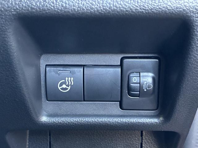 �X�e�A�����O�����߂���X�e�A�����O�q�[�^�[�X�C�b�`������܂��B