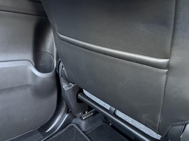 �V�[�g�o�b�N�|�P�b�g�ɂ́A�G���Ȃǂ�����܂��B