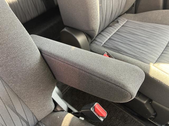 �O�ȃV�[�g�̊Ԃɂ̓A�[�����X�g�t���Ă܂��I