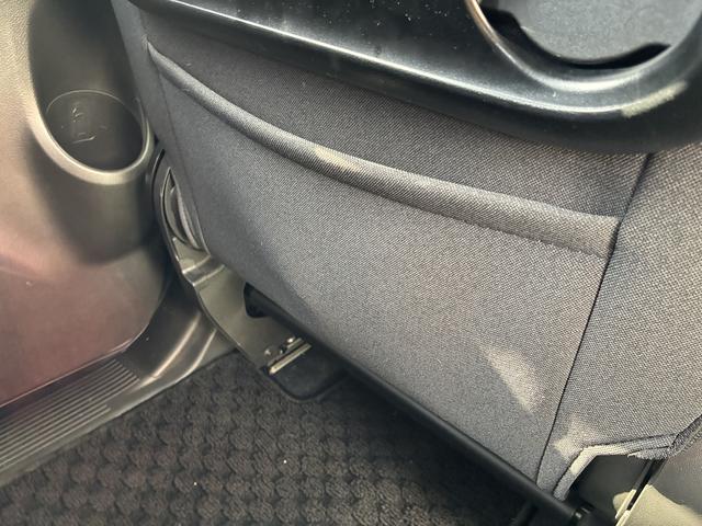 �V�[�g�o�b�N�|�P�b�g�ɂ́A�G���Ȃǂ�����܂��B