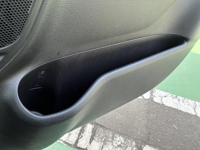 �h�A�g�����ɂ̓y�b�g�{�g���z���_�[���Ă܂��B