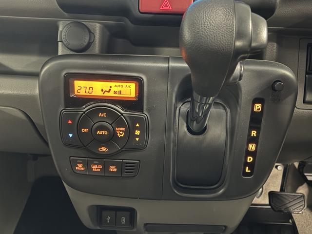 エブリイ Jリミテッド 衝突被害軽減ブレーキ 4WD アイドリングストップ ターボ CVT ディスプレイオーディオ バックカメラ オートエアコン リモコンキー キーレススタート オートライト LED ホイールキャップ(8枚目)