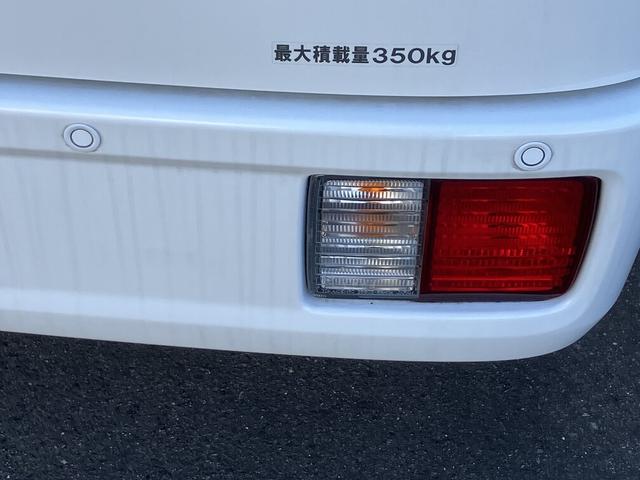 エブリイ ＰＡリミテッド　パートタイム４ＷＤ　衝突被害軽減ブレーキ　パートタイム４ＷＤ　アイドリングストップ　ＣＶＴ　両側スライドドア　マニュアルエアコン　パワステ　パワーウィンドウ　キーレスエントリー　オートライト　ヘッドライトレベライザー（3枚目）