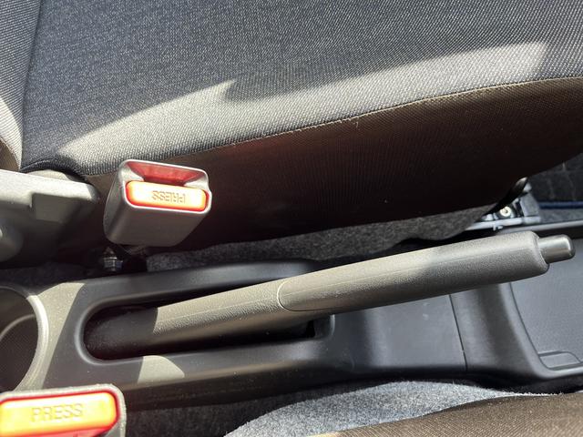 �t���A���T�C�h�u���[�L�ɂȂ�܂��B