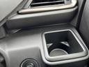 運転席のドリンクホルダーです。