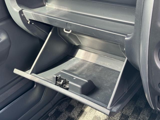 ＡＺオフロード ＸＣ　５速マニュアル　４ＷＤ　ＡＷＤ　社外ナビ　Ｂｌｕｅｔｏｏｔｈ　フルセグＴＶ　ＦＭ／ＡＭラジオ　ＣＤ／ＤＶＤ　ＥＴＣ　マニュアルエアコン　電動格納式ドアミラー　ダブルエアバッグ　キーレス　パワーウインド（29枚目）
