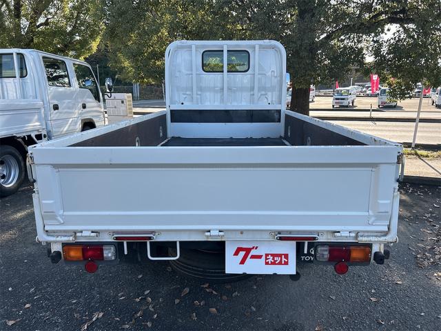トヨエース 　フルジャストロー　トラック　ＭＴ　後輪ダブル　エアコン　パワーステアリング　パワーウィンドウ　運転席エアバッグ（8枚目）