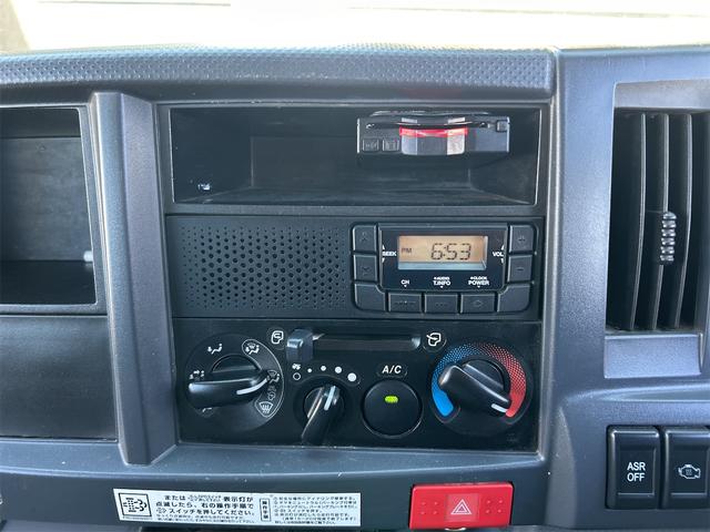 エルフトラック Ｗキャブ　パワーゲート付き　ＭＴ　後輪ダブル　ＥＴＣ　エアコン　パワーウィンドウ　運転席エアバッグ（4枚目）