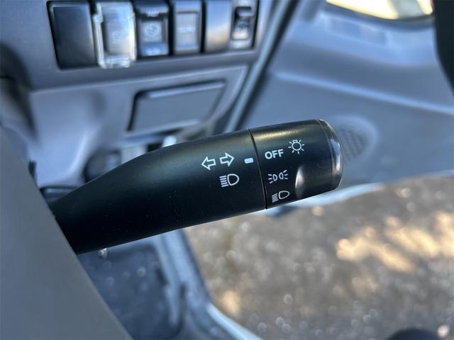 エルフトラック Ｗキャブ　パワーゲート付き　ＭＴ　後輪ダブル　ＥＴＣ　エアコン　パワーウィンドウ　運転席エアバッグ（8枚目）