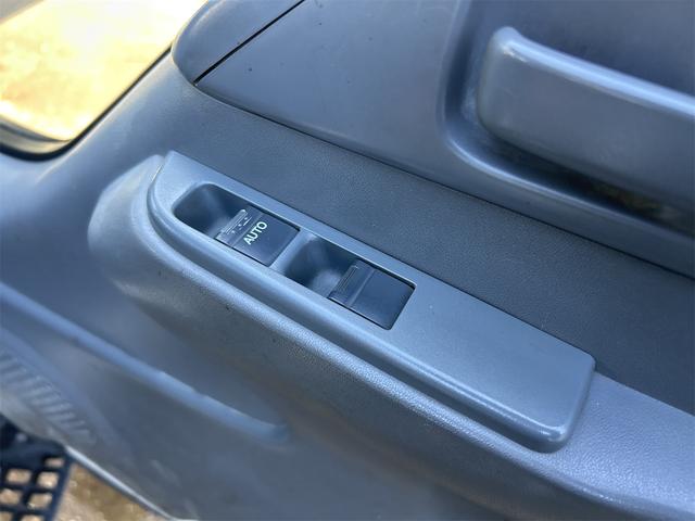 エルフトラック Ｗキャブ　パワーゲート付き　ＭＴ　後輪ダブル　ＥＴＣ　エアコン　パワーウィンドウ　運転席エアバッグ（11枚目）