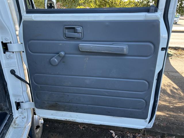 エルフトラック Ｗキャブ　パワーゲート付き　ＭＴ　後輪ダブル　ＥＴＣ　エアコン　パワーウィンドウ　運転席エアバッグ（47枚目）