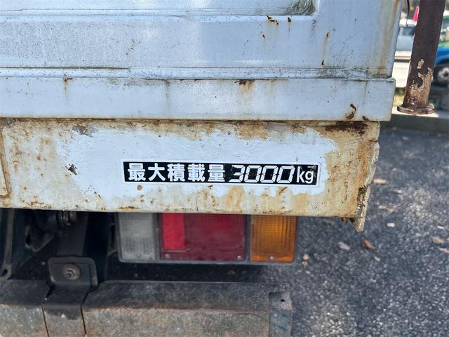エルフトラック 　深ダンプ　ＭＴ　後輪ダブル　キーレスエントリー　ＥＳＣ（11枚目）