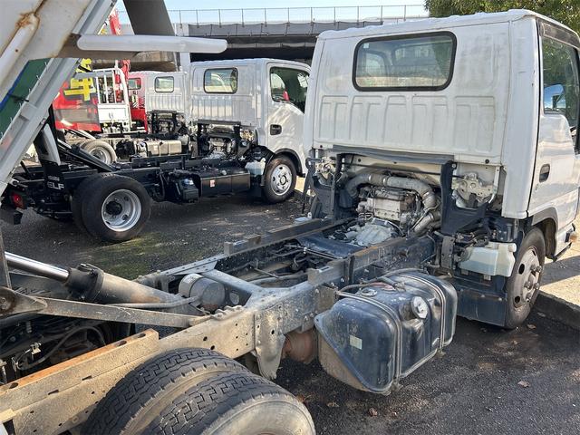 エルフトラック 　深ダンプ　ＭＴ　後輪ダブル　キーレスエントリー　ＥＳＣ（18枚目）