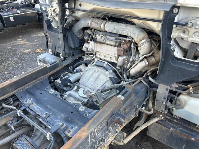 エルフトラック 　深ダンプ　ＭＴ　後輪ダブル　キーレスエントリー　ＥＳＣ（19枚目）