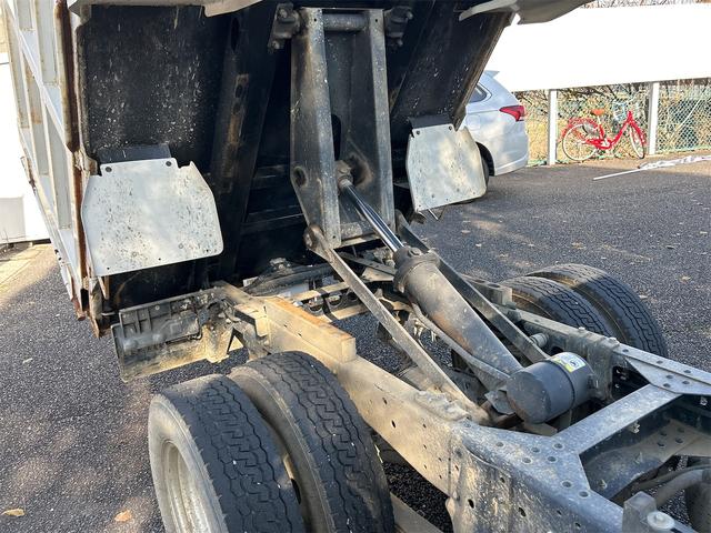 エルフトラック 　深ダンプ　ＭＴ　後輪ダブル　キーレスエントリー　ＥＳＣ（20枚目）