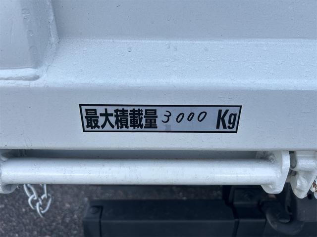 エルフトラック 　ＭＴ　後輪ダブル　レーンアシスト　ドライブレコーダー　ＥＴＣ　ナビ　ＴＶ　電動格納ミラー　エアコン　パワーウィンドウ（11枚目）