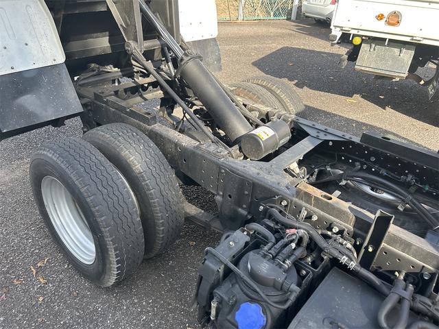 エルフトラック 　ＭＴ　後輪ダブル　レーンアシスト　ドライブレコーダー　ＥＴＣ　ナビ　ＴＶ　電動格納ミラー　エアコン　パワーウィンドウ（20枚目）