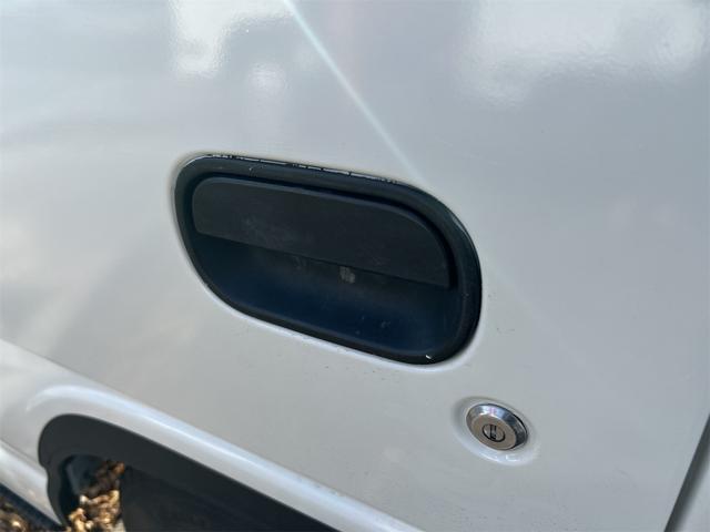 エルフトラック 　ＭＴ　後輪ダブル　レーンアシスト　ドライブレコーダー　ＥＴＣ　ナビ　ＴＶ　電動格納ミラー　エアコン　パワーウィンドウ（26枚目）