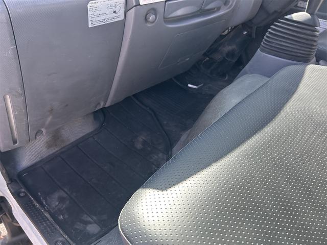 エルフトラック 　ＭＴ　後輪ダブル　レーンアシスト　ドライブレコーダー　ＥＴＣ　ナビ　ＴＶ　電動格納ミラー　エアコン　パワーウィンドウ（53枚目）