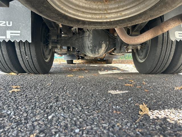 エルフトラック 　ＭＴ　後輪ダブル　ドライブレコーダー　ナビ　ＴＶ　アイドリングストップ　電動格納ミラー　ＥＳＣ　エアコン　パワーステアリング（16枚目）