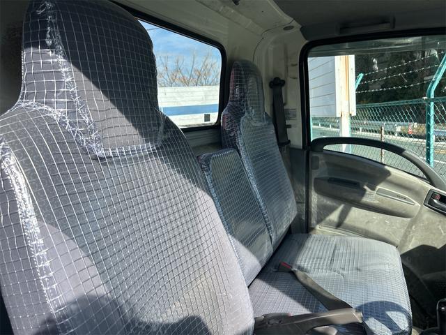 エルフトラック 　ＭＴ　後輪ダブル　ドライブレコーダー　ナビ　ＴＶ　アイドリングストップ　電動格納ミラー　ＥＳＣ　エアコン　パワーステアリング（37枚目）