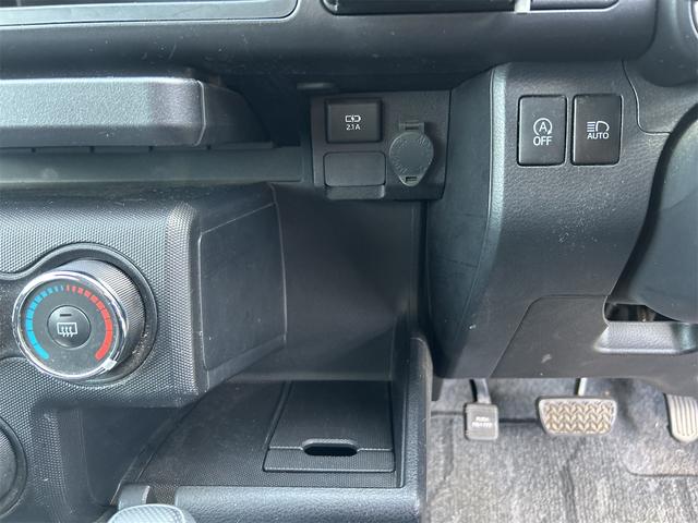 �w�A�C�h�����O�X�g�b�v�x�N���}����Ԃ���Ǝ����I�ɃG���W�����~���A���ʂȔR�������r�o�K�X��}���܂��B�f�����G���W�����Ďn��������ȂǁA�h���C�o�[�̊��o�ƃY���̂Ȃ����R�Ȑ����ڎw���Ă��܂��B