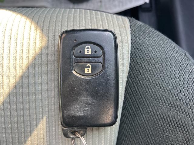 アクア Ｓ　ＥＴＣ　ナビ　アルミホイール　オートライト　スマートキー　電動格納ミラー　ＣＶＴ　衝突安全ボディ　ＡＢＳ　ＥＳＣ　Ｂｌｕｅｔｏｏｔｈ　エアコン　パワーステアリング　パワーウィンドウ　ＢＴ交換済（10枚目）