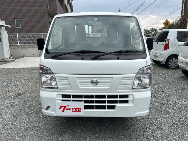 ＮＴ１００クリッパートラック 　ＭＴ　エアコン　運転席エアバッグ　助手席エアバッグ　あおりプロテクター　ゴムマット　サイドバイザー　荷台マット（3枚目）