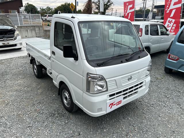 ＮＴ１００クリッパートラック 　ＭＴ　エアコン　運転席エアバッグ　助手席エアバッグ　あおりプロテクター　ゴムマット　サイドバイザー　荷台マット（4枚目）