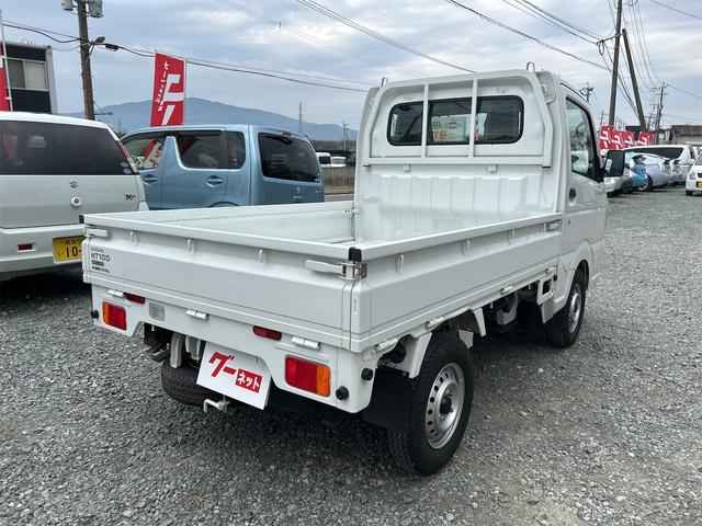 ＮＴ１００クリッパートラック 　ＭＴ　エアコン　運転席エアバッグ　助手席エアバッグ　あおりプロテクター　ゴムマット　サイドバイザー　荷台マット（7枚目）