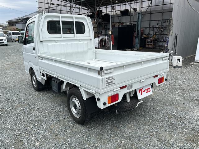 ＮＴ１００クリッパートラック 　ＭＴ　エアコン　運転席エアバッグ　助手席エアバッグ　あおりプロテクター　ゴムマット　サイドバイザー　荷台マット（10枚目）