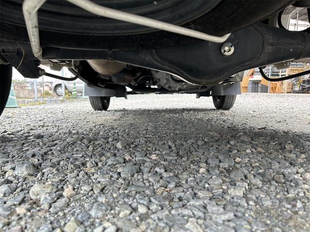 ＮＴ１００クリッパートラック 　ＭＴ　エアコン　運転席エアバッグ　助手席エアバッグ　あおりプロテクター　ゴムマット　サイドバイザー　荷台マット（17枚目）