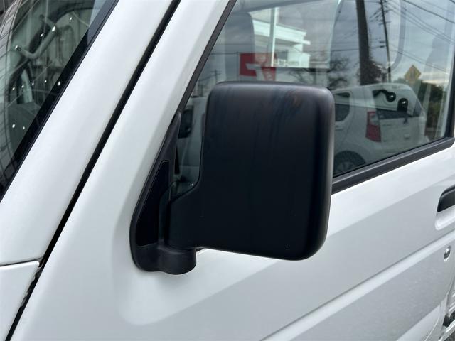 ＮＴ１００クリッパートラック 　ＭＴ　エアコン　運転席エアバッグ　助手席エアバッグ　あおりプロテクター　ゴムマット　サイドバイザー　荷台マット（21枚目）