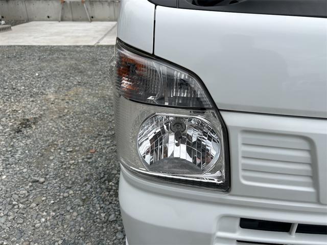 ＮＴ１００クリッパートラック 　ＭＴ　エアコン　運転席エアバッグ　助手席エアバッグ　あおりプロテクター　ゴムマット　サイドバイザー　荷台マット（23枚目）