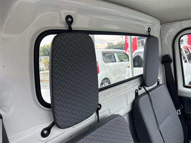 ＮＴ１００クリッパートラック 　ＭＴ　エアコン　運転席エアバッグ　助手席エアバッグ　あおりプロテクター　ゴムマット　サイドバイザー　荷台マット（27枚目）