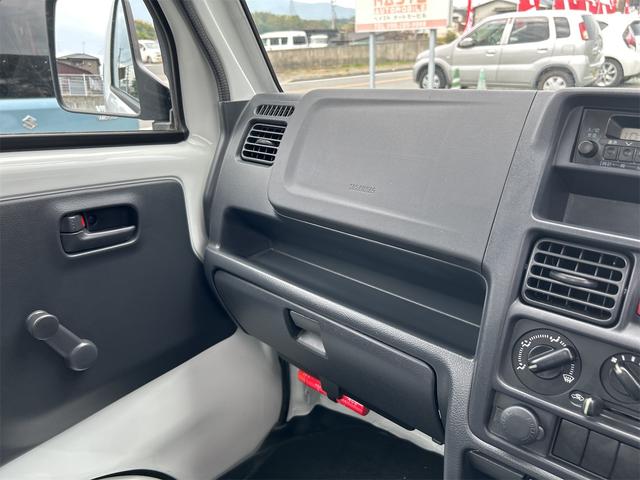 ＮＴ１００クリッパートラック 　ＭＴ　エアコン　運転席エアバッグ　助手席エアバッグ　あおりプロテクター　ゴムマット　サイドバイザー　荷台マット（28枚目）