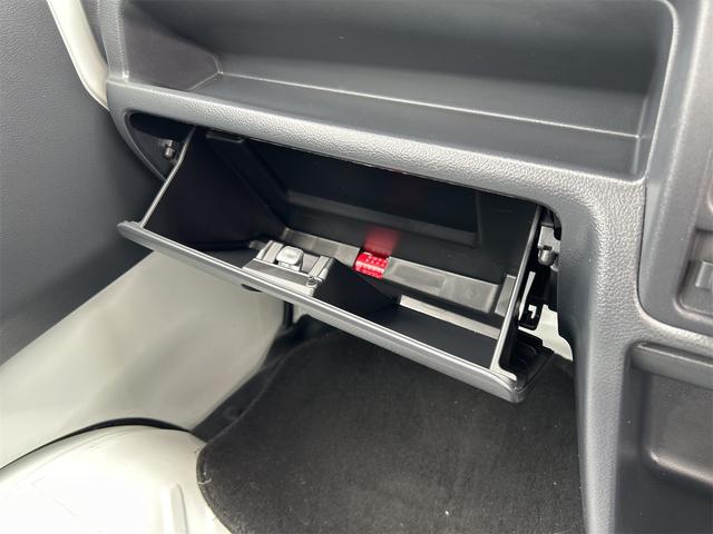 ＮＴ１００クリッパートラック 　ＭＴ　エアコン　運転席エアバッグ　助手席エアバッグ　あおりプロテクター　ゴムマット　サイドバイザー　荷台マット（30枚目）