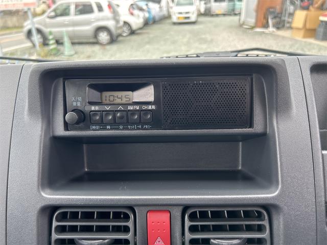 ＮＴ１００クリッパートラック 　ＭＴ　エアコン　運転席エアバッグ　助手席エアバッグ　あおりプロテクター　ゴムマット　サイドバイザー　荷台マット（31枚目）