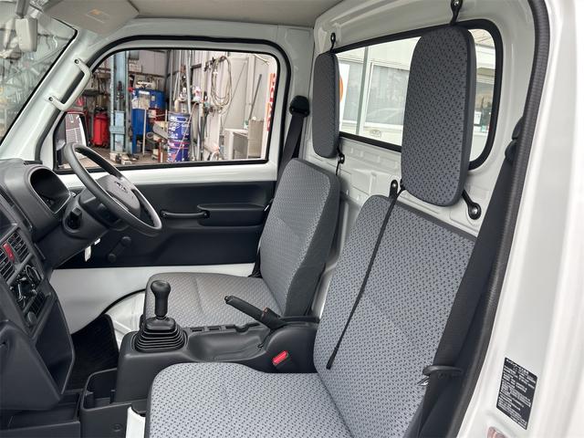 ＮＴ１００クリッパートラック 　ＭＴ　エアコン　運転席エアバッグ　助手席エアバッグ　あおりプロテクター　ゴムマット　サイドバイザー　荷台マット（47枚目）