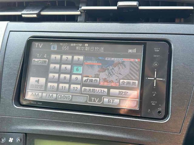 プリウス Ｓ　ＥＴＣ　クリアランスソナー　バックカメラ　ナビ　ＴＶ　アルミホイール　ＣＶＴ　スマートキー　アイドリングストップ　電動格納ミラー　盗難防止システム　ＣＤ　ミュージックプレイヤー接続可（5枚目）
